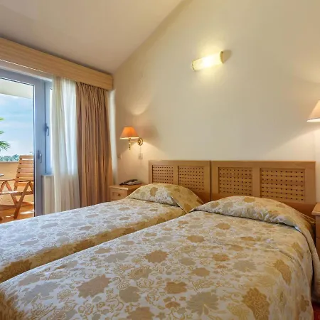 Luxury 2 5km From Historic Apartment